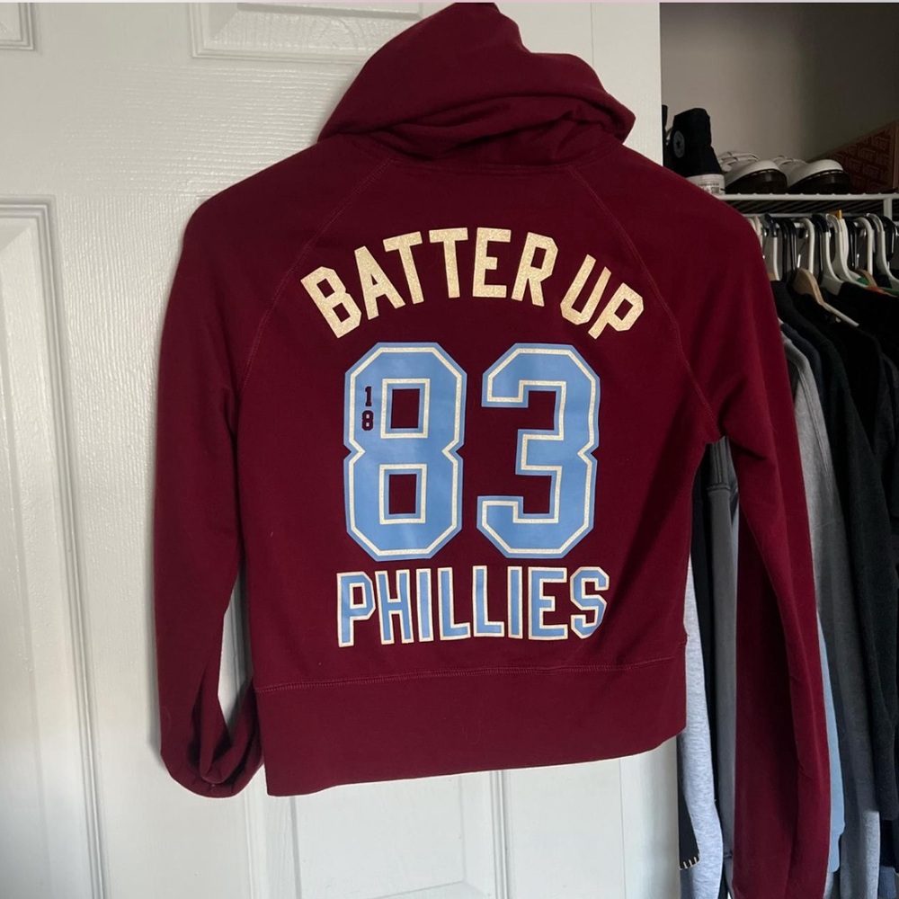 ✨SOLD✨Y2K VS PINK Phillies Zip-Up